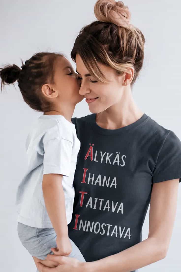 Hauska t-paita Äidin nimikirjaimet