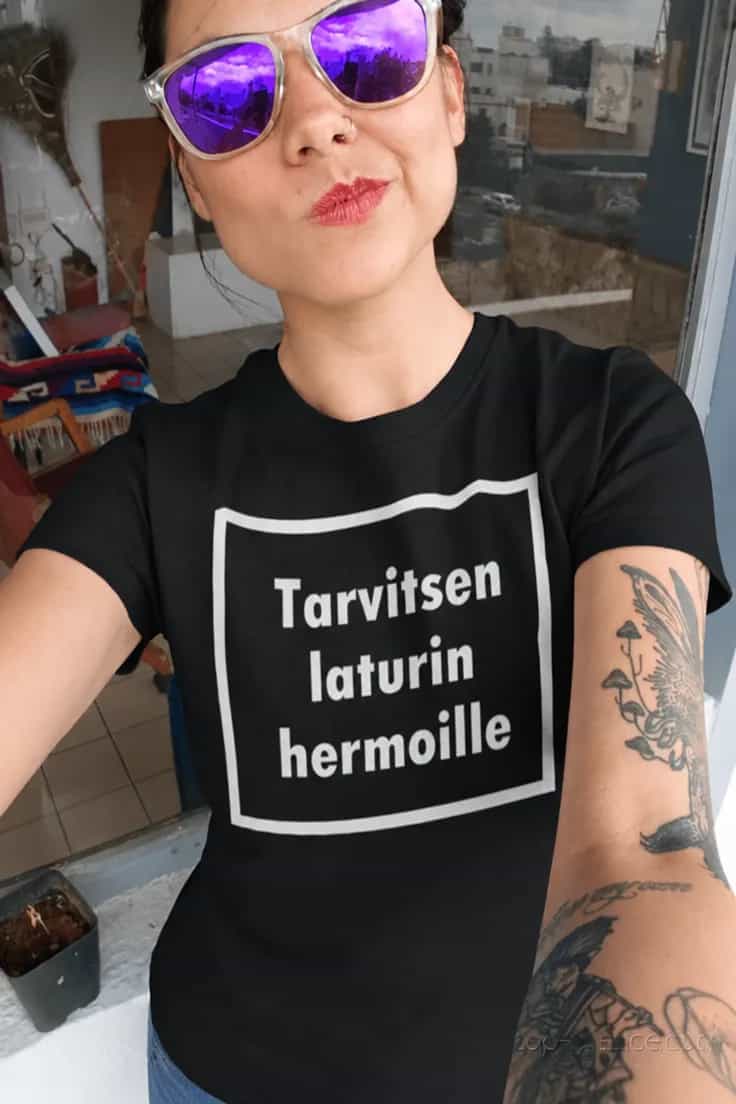 Hauska t-paita Laturi hermoille – Tarvitsen laturin
