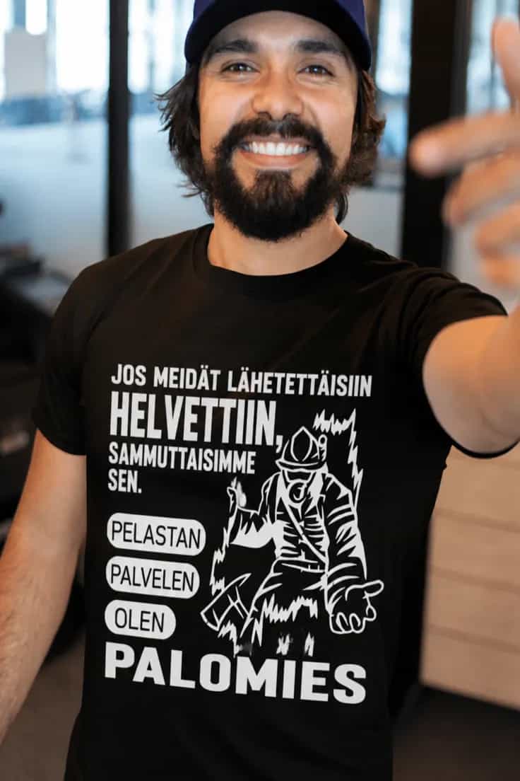 Hauska t-paita Palomies helvetissä – JOS MEIDÄT