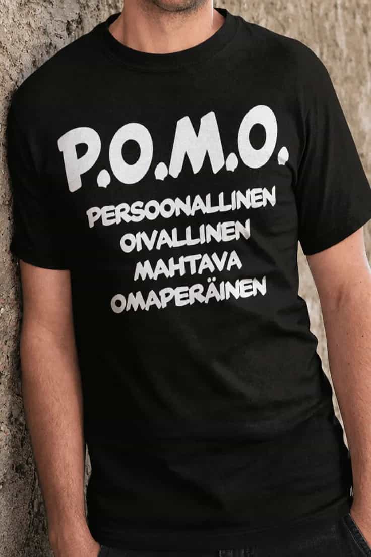 Hauska t-paita Pomo lyhenne – P.O.M.O.