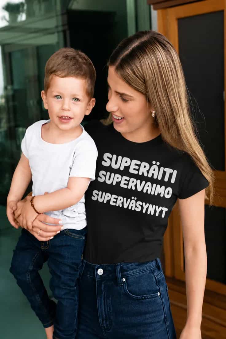 Hauska t-paita Super väsynyt – SUPERÄITI