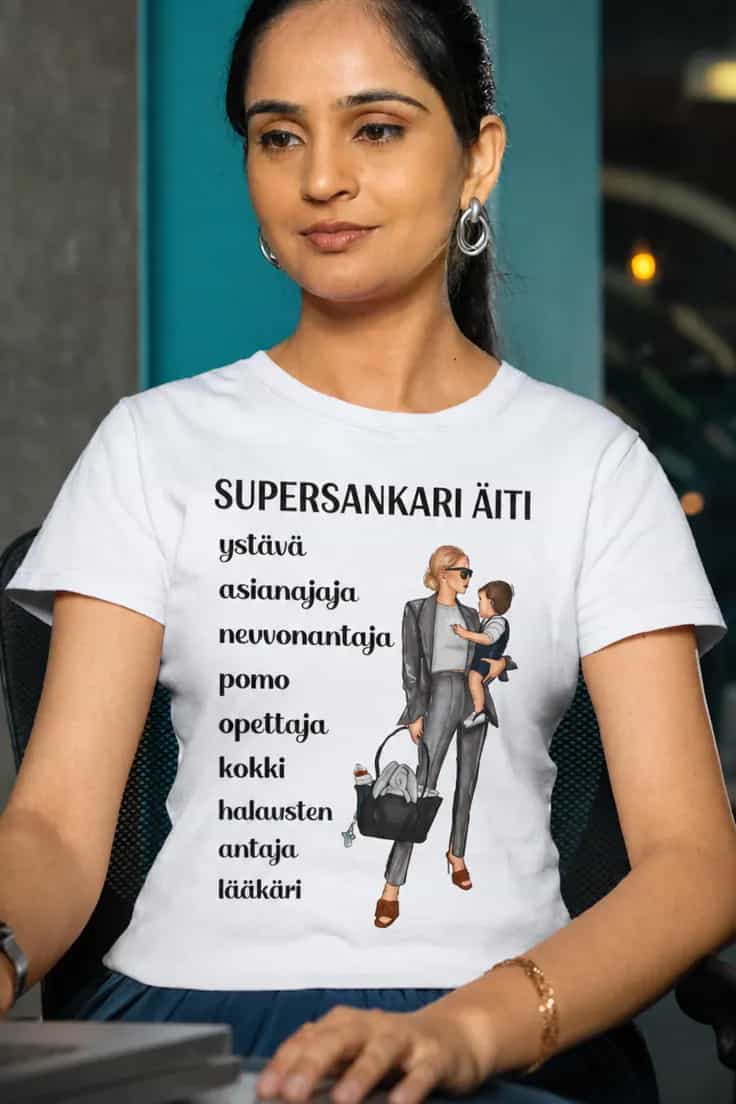 Hauska t-paita Supersankari äiti – SUPERSANKARI ÄI