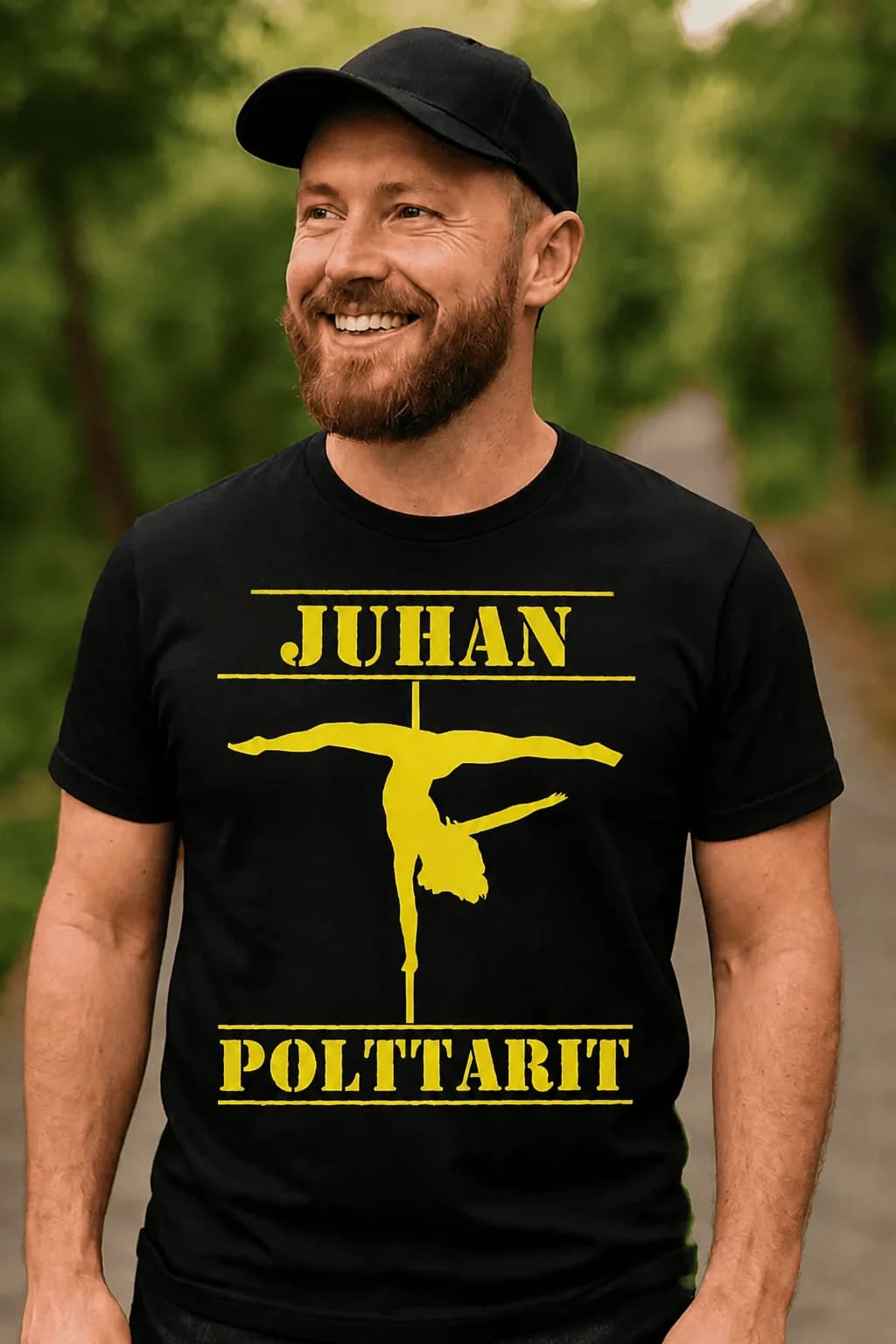 Mies mustassa polttaripaidassa, jossa keltainen tankotanssijan siluetti ja teksti JUHAN POLTTARIT