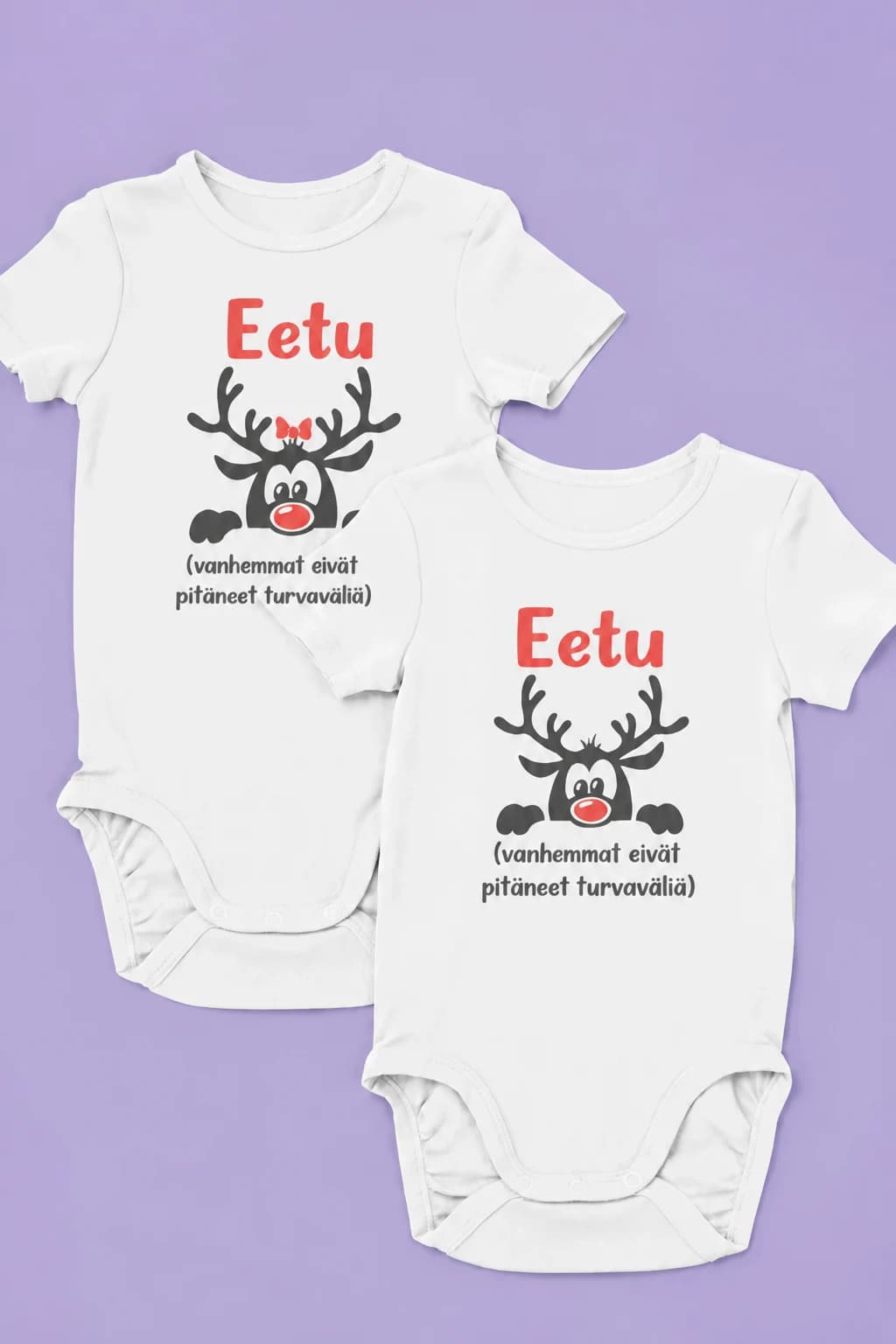 Kaksi valkoista vauvan bodya, nimi ”Eetu”, poro ja teksti ”vanhemmat eivät pitäneet turvaväliä” – nimikoitava body