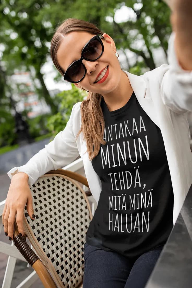 Hauska t-paita Antakaa minun tehdä mitä haluan