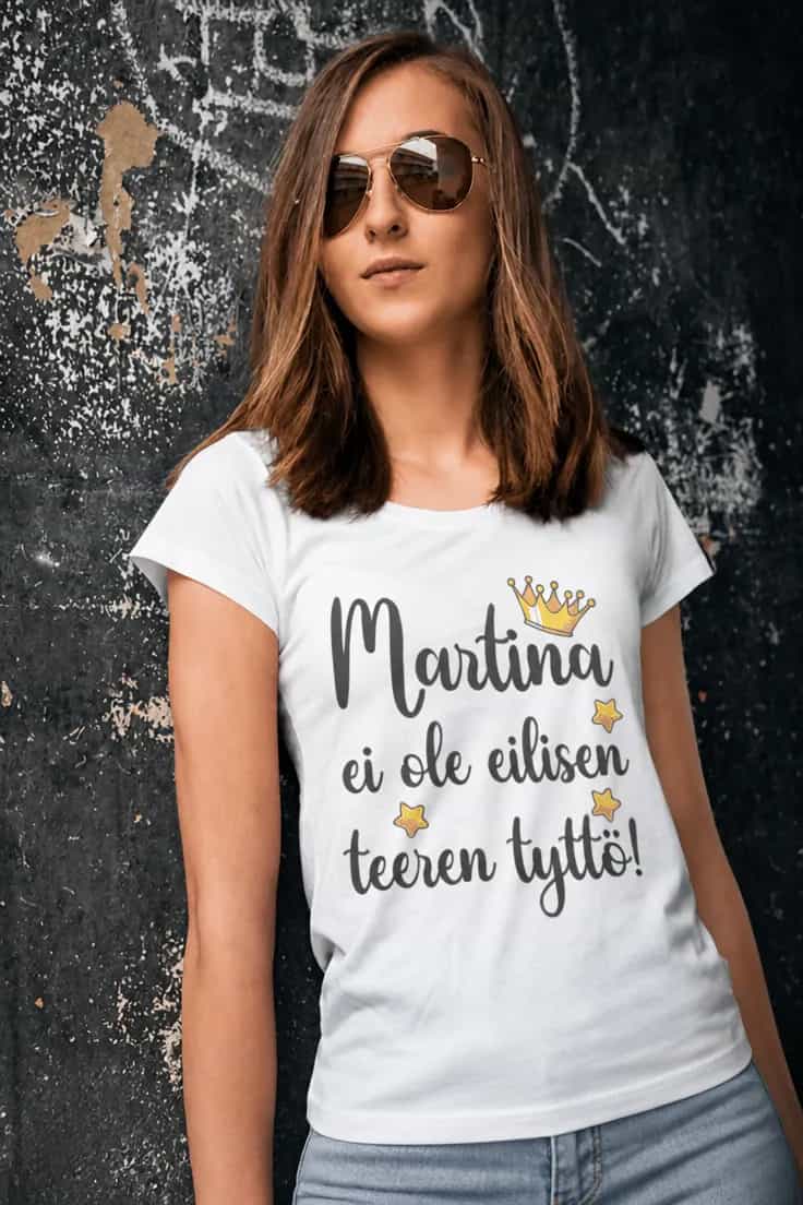 Hauska t-paita Ei eilisen teeren nimellä – Martina