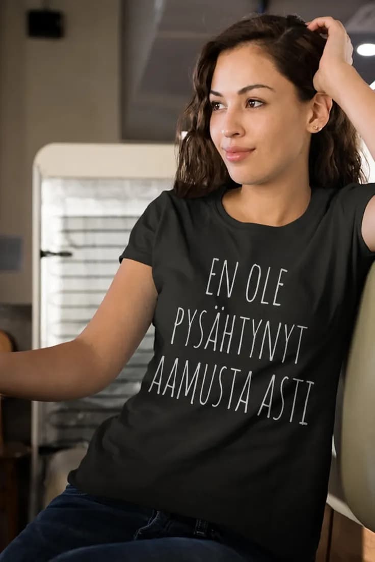 Hauska t-paita En ole pysähtynyt aamusta
