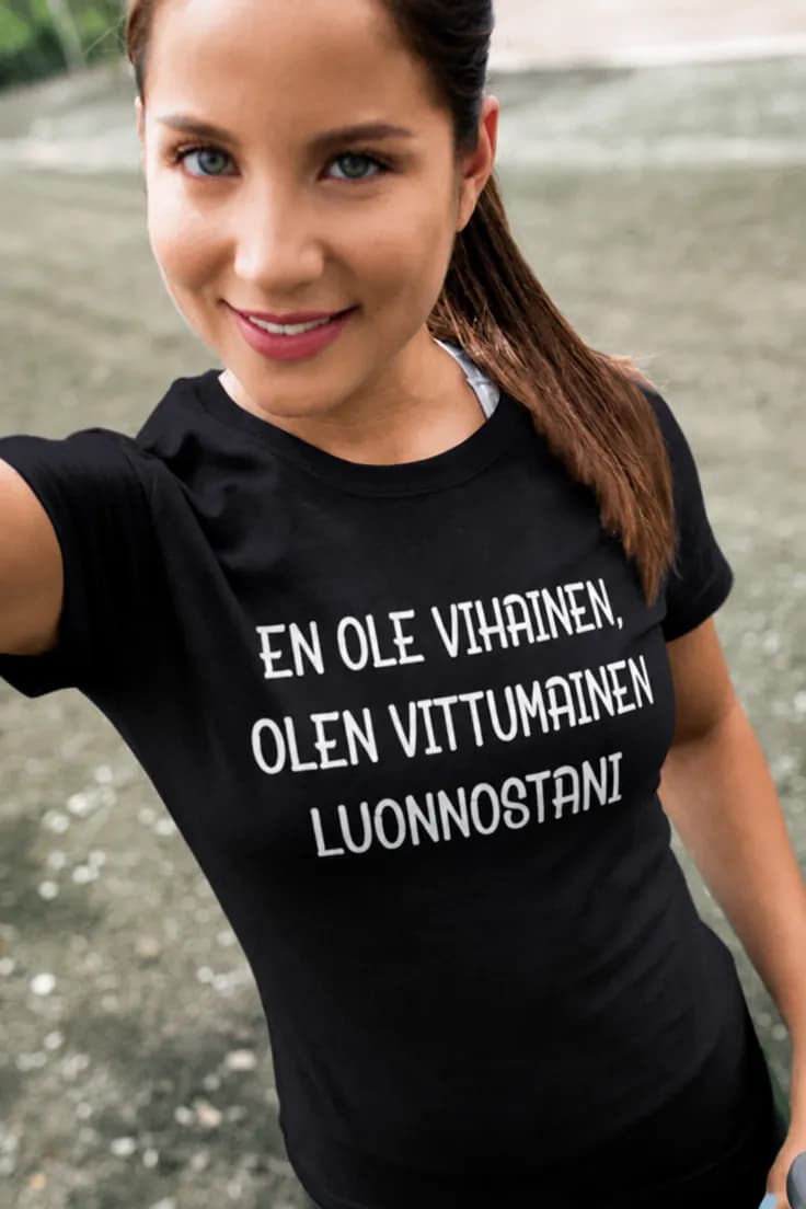 Hauska t-paita En ole vihainen – EN OLE VIHAINEN