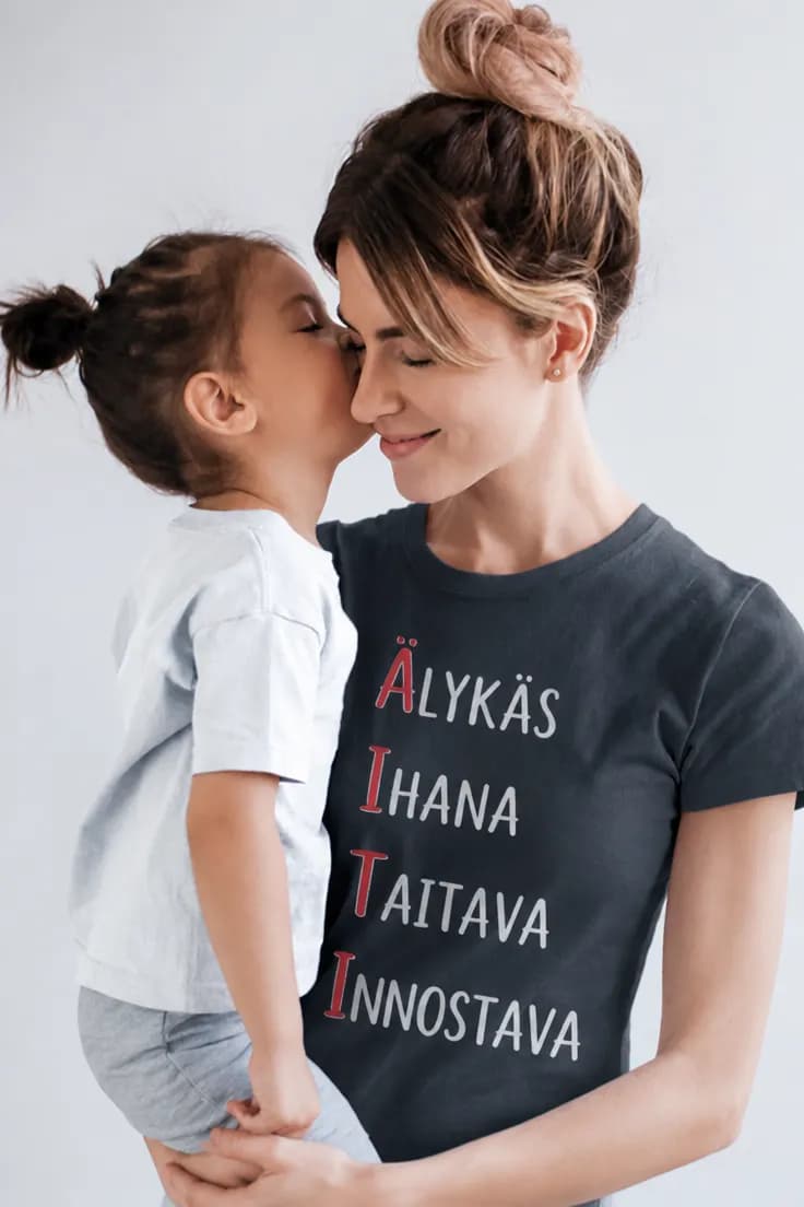 Hauska t-paita Äidin nimikirjaimet