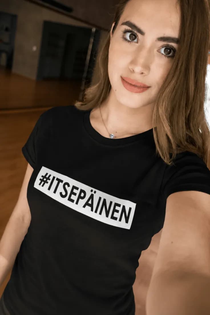 Hauska t-paita Itsepäinen – #ITSEPÄINEN