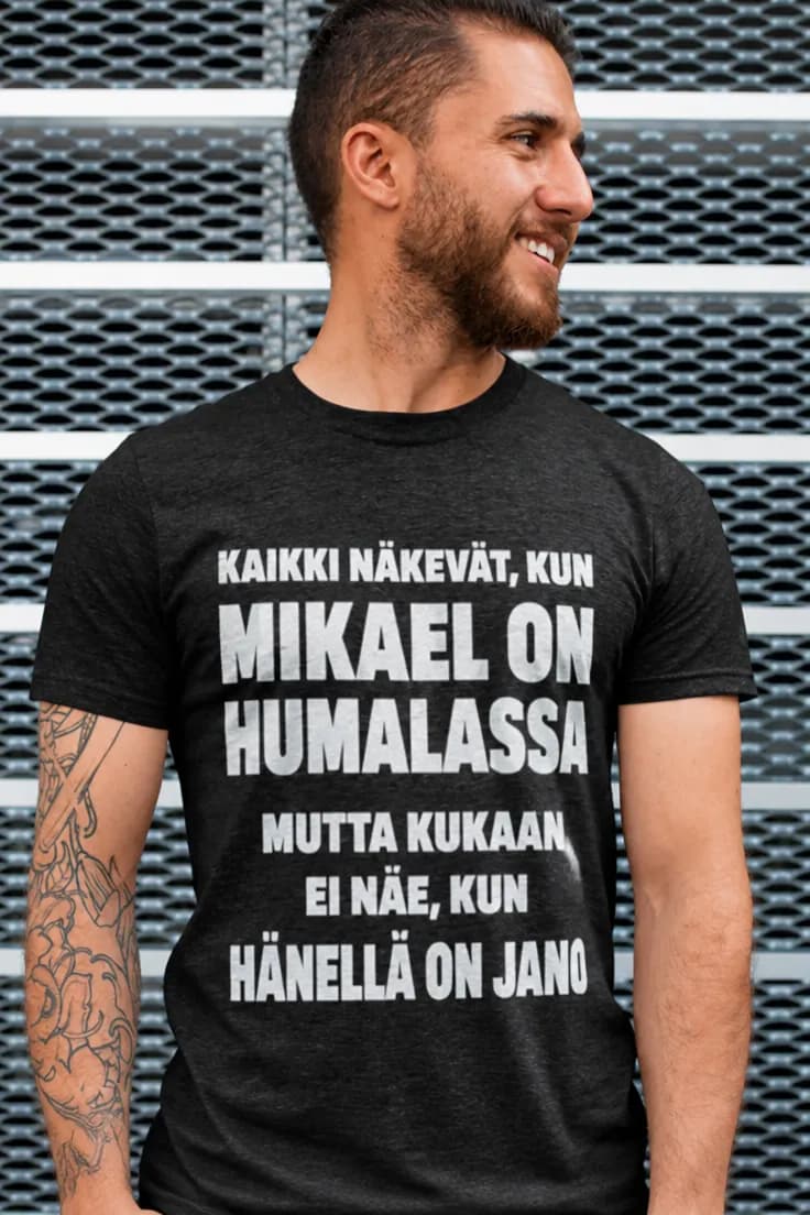 Hauska t-paita Janoinen nimellä – KAIKKI NÄKEVÄT