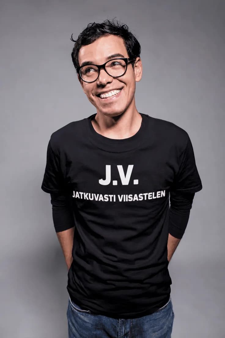 Hauska t-paita Jatkuvasti viisastelen – J.V.