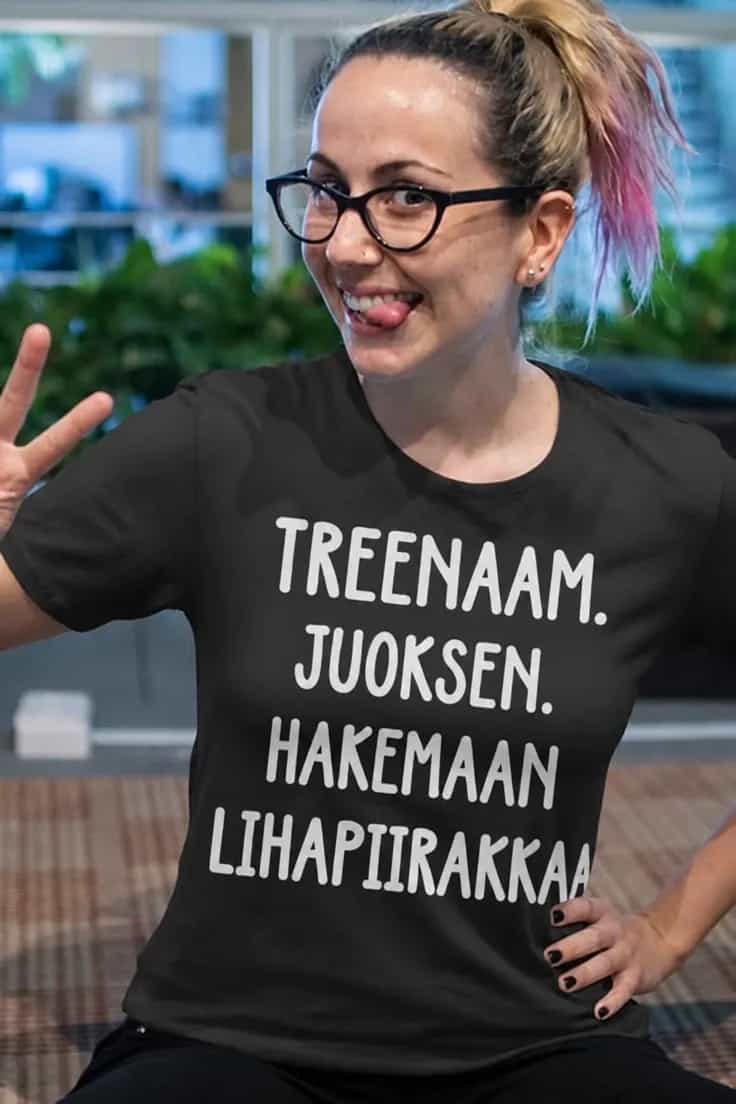 Hauska t-paita Juoksen lihapiirakan perässä
