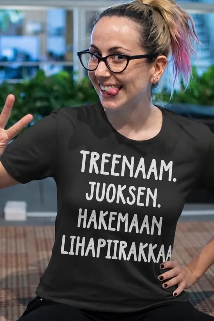 Hauska t-paita Juoksen lihapiirakan perässä