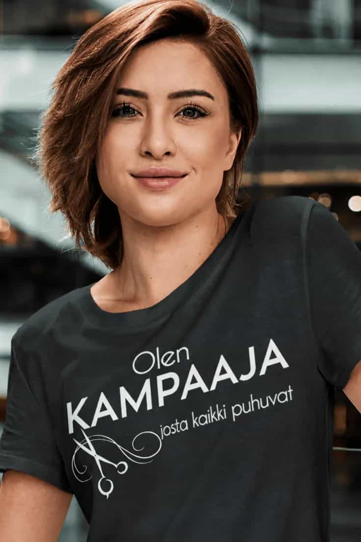 Hauska t-paita Kampaaja josta kaikki puhuvat