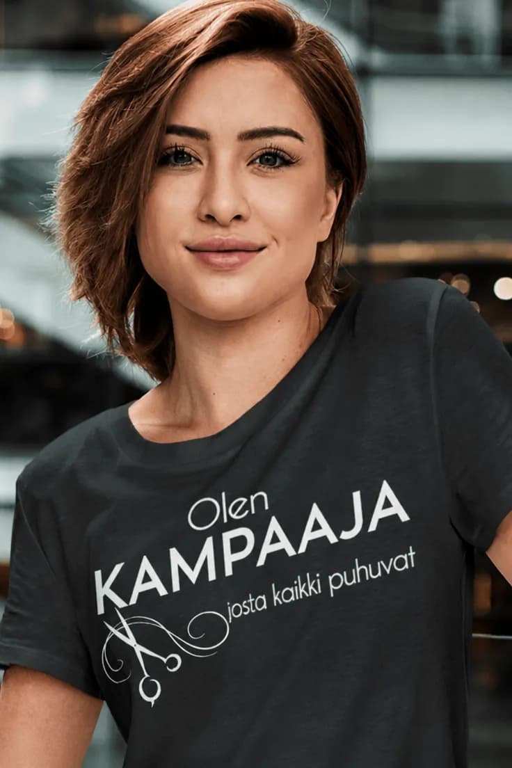 Hauska t-paita Kampaaja josta kaikki puhuvat