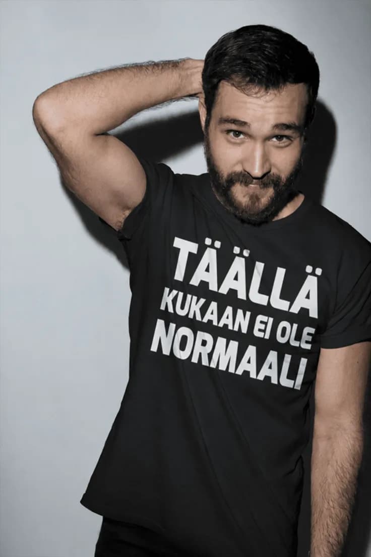 Hauska t-paita Kukaan ei ole normaali