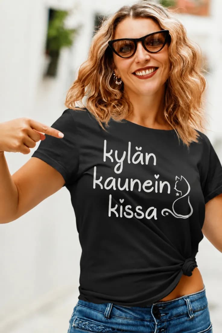 Hauska t-paita Kylän kaunein kissa