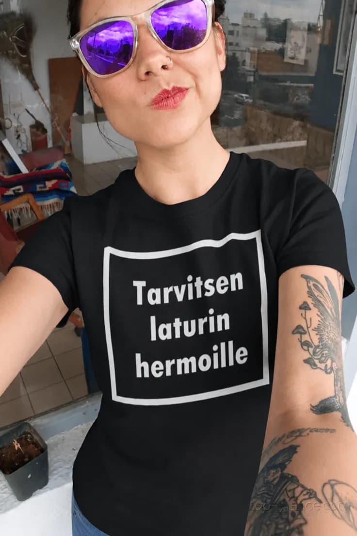Hauska t-paita Laturi hermoille – Tarvitsen laturin