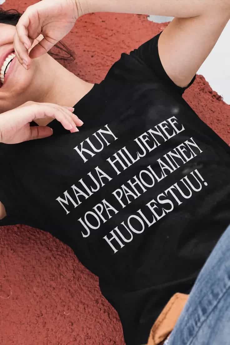 Hauska t-paita Paholainen huolestuu nimellä