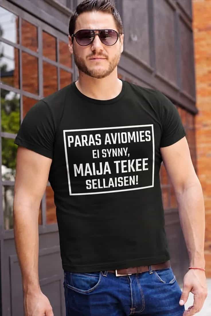 Hauska t-paita Paras aviomies ei synny nimellä