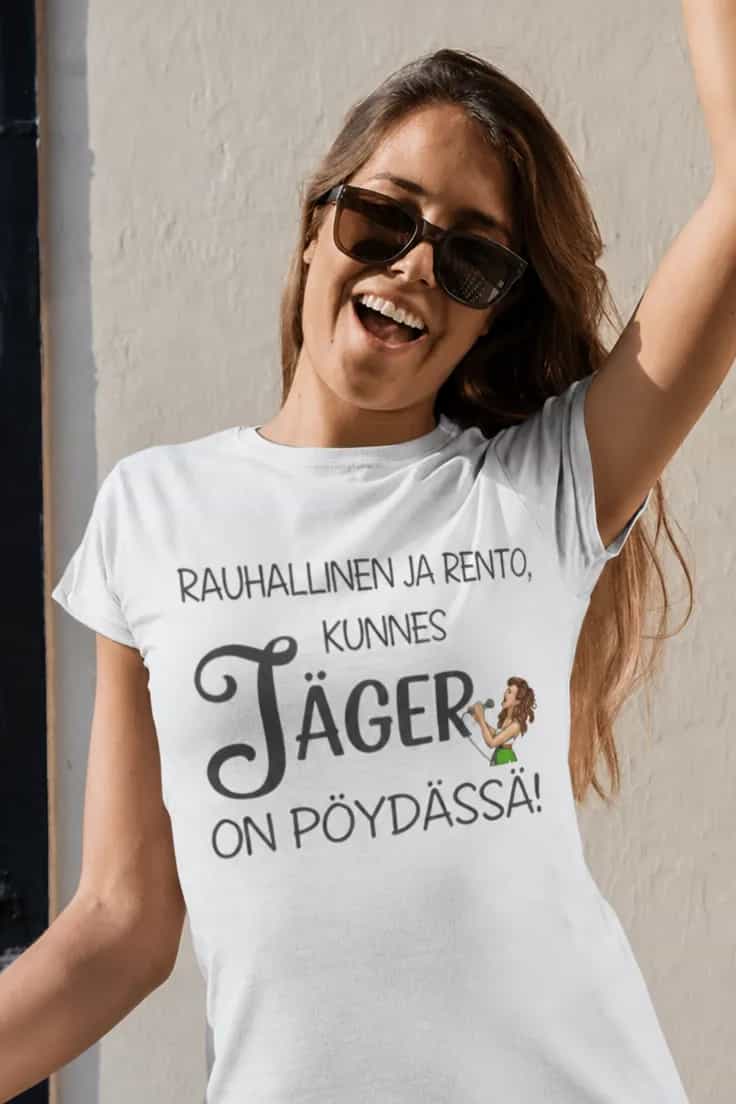 Hauska t-paita Rauhallinen kunnes Jäger pöydässä