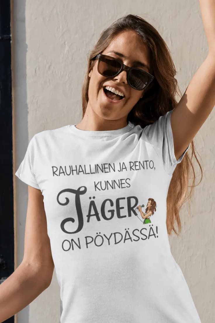 Hauska t-paita Rauhallinen kunnes Jäger pöydässä