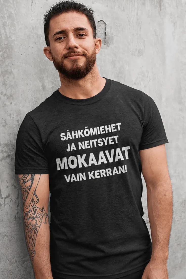Hauska t-paita Sähkömiehet ja neitsyet