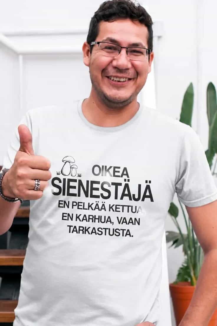 Hauska t-paita Sienestäjän pelko – OIKEA SIENESTÄJÄ