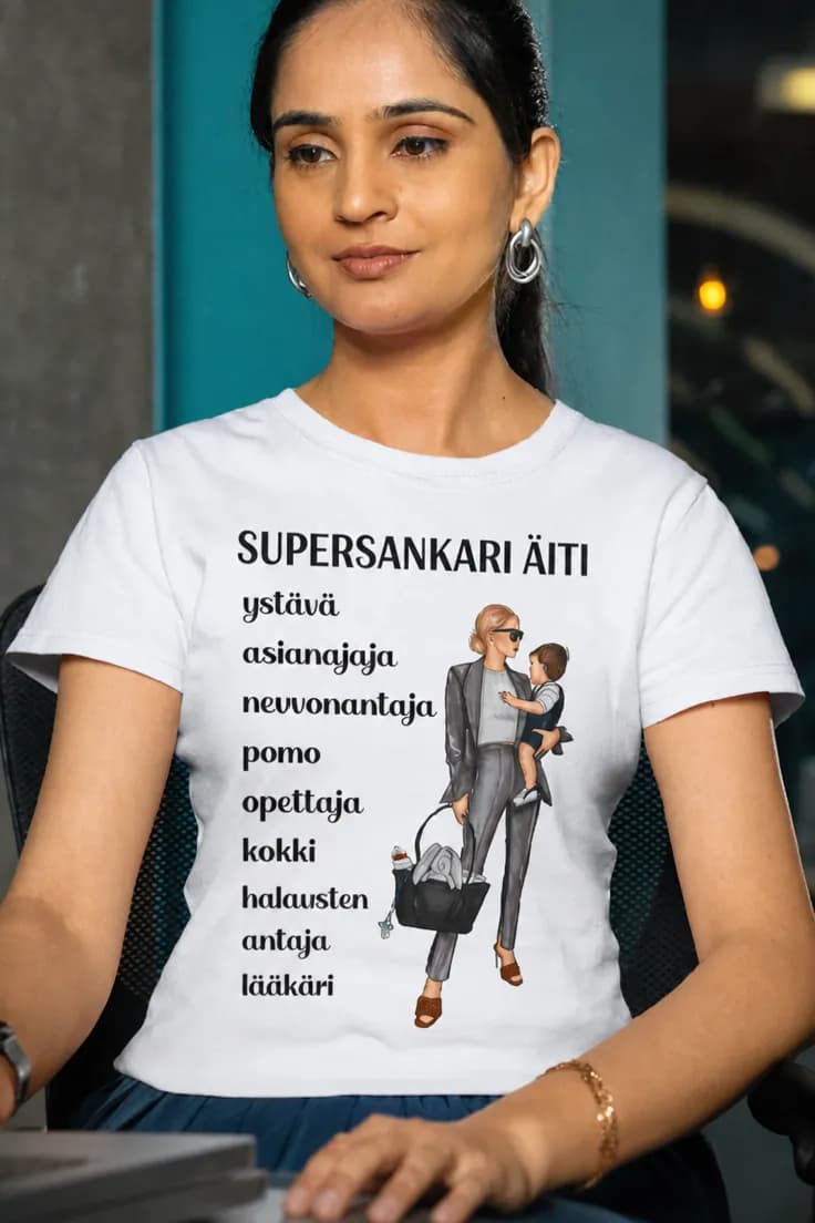 Hauska t-paita Supersankari äiti – SUPERSANKARI ÄI