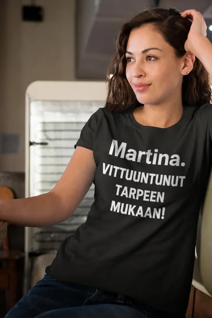 Hauska t-paita Tarpeen mukaan vittuuntunut nimellä