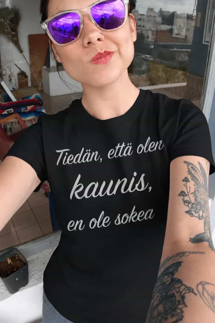 Hauska t-paita Tiedän olevani kaunis - en ole sokea