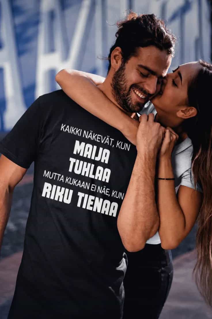 Hauska t-paita tuhlaa ja tienaa nimellä