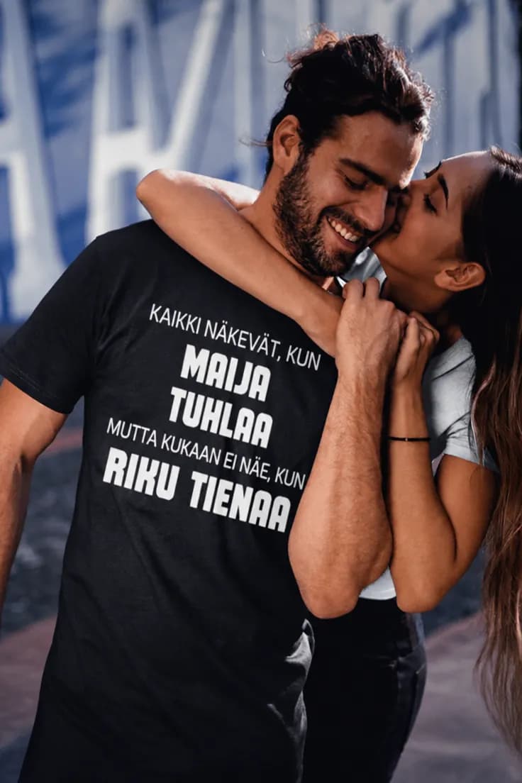 Hauska t-paita tuhlaa ja tienaa nimellä