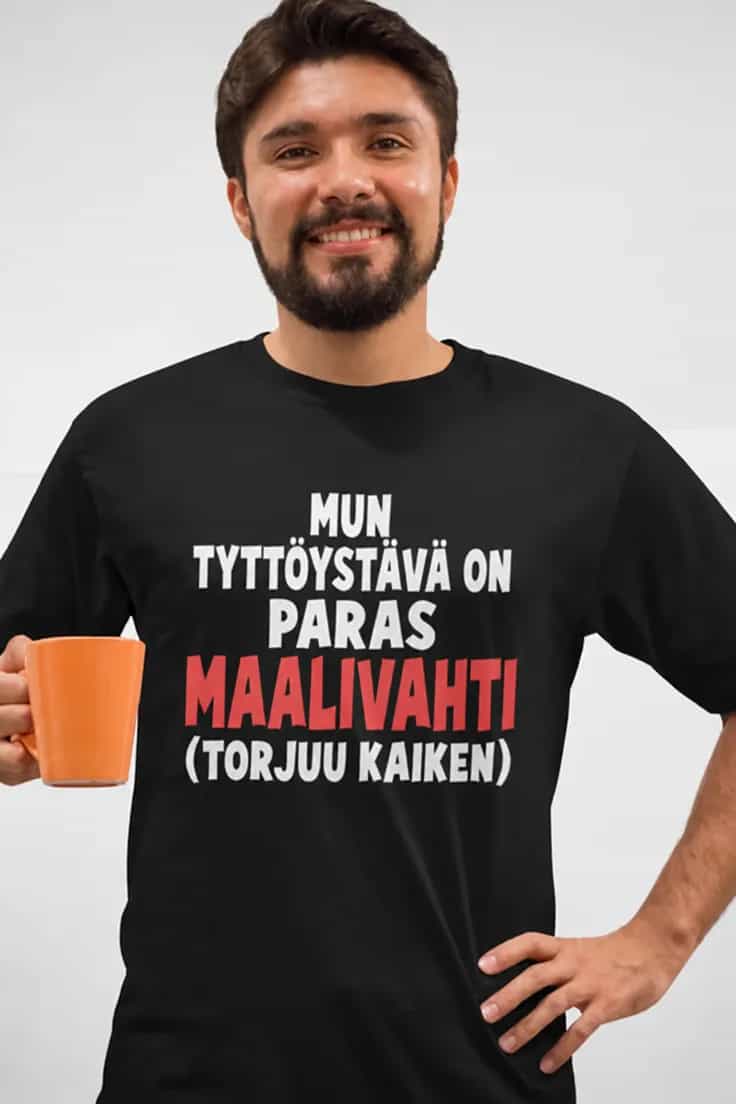 Hauska t-paita Tyttöystävä maalivahtina – MUN