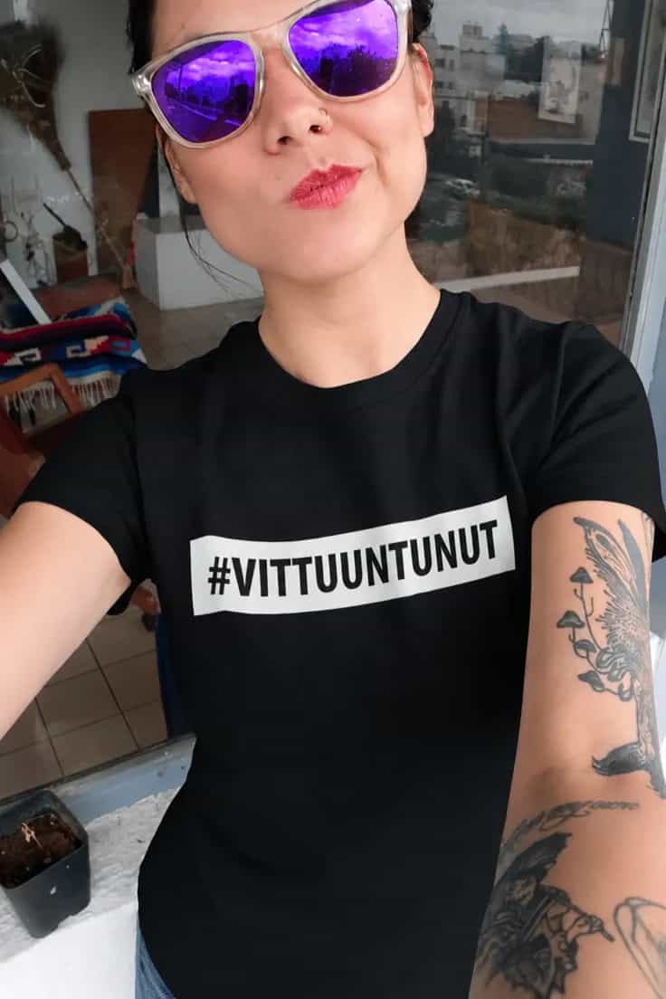 Vittuuntunut t-paita – klassinen asenneprintti