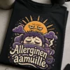 Retrohenkinen T-paita, jossa ärtyisä aurinko nousee unisen kasvon takaa ja teksti Allerginen aamuille.