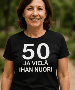 Hauska t-paita 50 ja vielä nuori, jossa teksti 50 JA VIELÄ IHAN NUORI