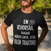 Hauska t-paita En kuorsaa vaan uneksin, traktoriaiheinen lahjapaita hauskalla painatuksella