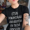 Hauska t-paita Etsin kielitaitoista kumppania humoristisella tekstiprintillä