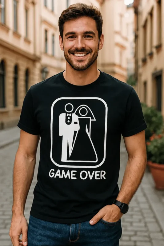 Hauska t-paita Game over, jossa painatus GAME OVER