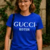 Hauska t-paita Gucci kotiin, jossa teksti GUCCI KOTIIN