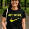 Hauska t-paita Just do me hymy, jossa teksti JUST DO ME..