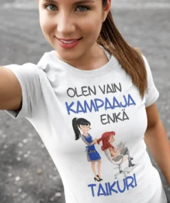Hauska t-paita Kampaaja ei taikuri, jossa teksti OLEN VAIN KAMPAAJA ENKÄ TAIKURI