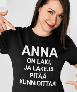Hauska t-paita Laki nimellä, jossa teksti ANNA ON LAKI, JA LAKEJA PITÄÄ KUNNIOITTAA!