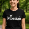 Hauska t-paita Morsian kruunulla, jossa teksti Morsian ja kruunugrafiikka