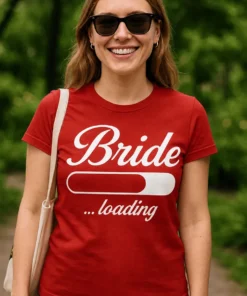 Hauska t-paita Morsian latautuu tekstillä Bride ...loading