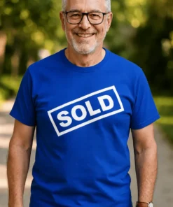 Hauska t-paita Sold, jossa teksti SOLD humoristisella painatuksella
