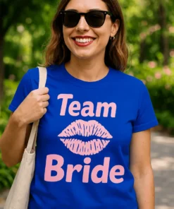 Hauska t-paita Team bride, jossa teksti Team Bride
