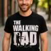 Hauska t-paita The walking dad humoristisella THE WALKING GAD -painatuksella